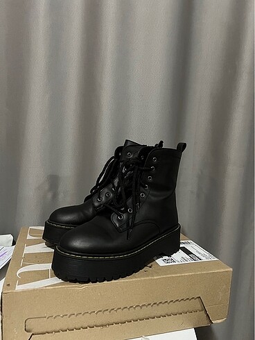 Mango Platform postal bot