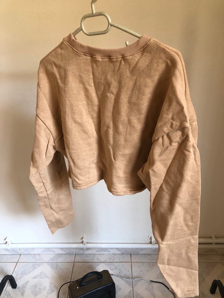 Bej Crop Sweatshirt  Rahat ve Şık — görsel 3/5