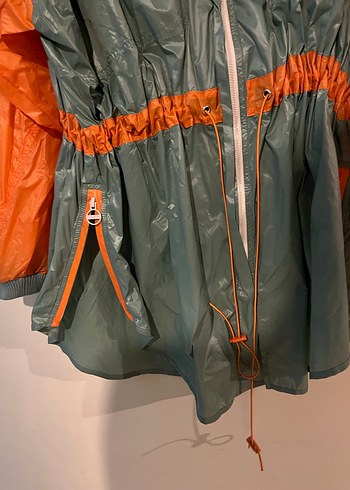 Kadın Gri Turuncu Kısa Yağmurluk - Görsel 3