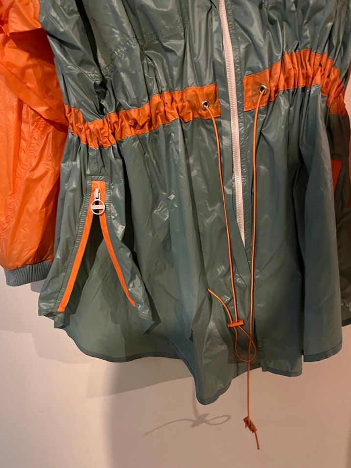 Kadın Gri Turuncu Kısa Yağmurluk - Görsel 3