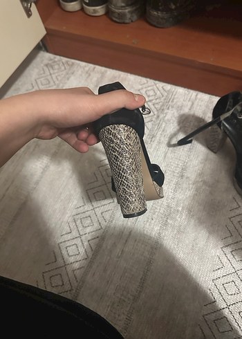 Siyah Yılan Desenli İnce Topuklu Kadın Ayakkabı - Görsel 4