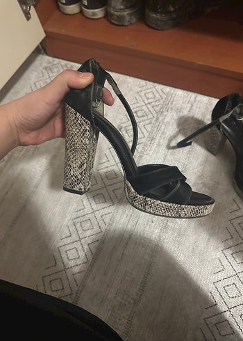 Siyah Yılan Desenli İnce Topuklu Kadın Ayakkabı - Görsel 3