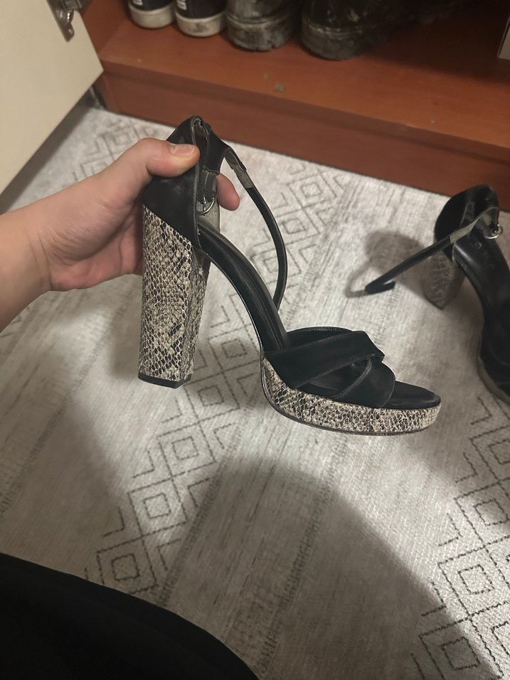 Siyah Yılan Desenli İnce Topuklu Kadın Ayakkabı - Görsel 3