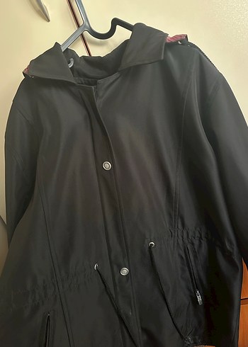 Siyah yağmurluk - Görsel 2
