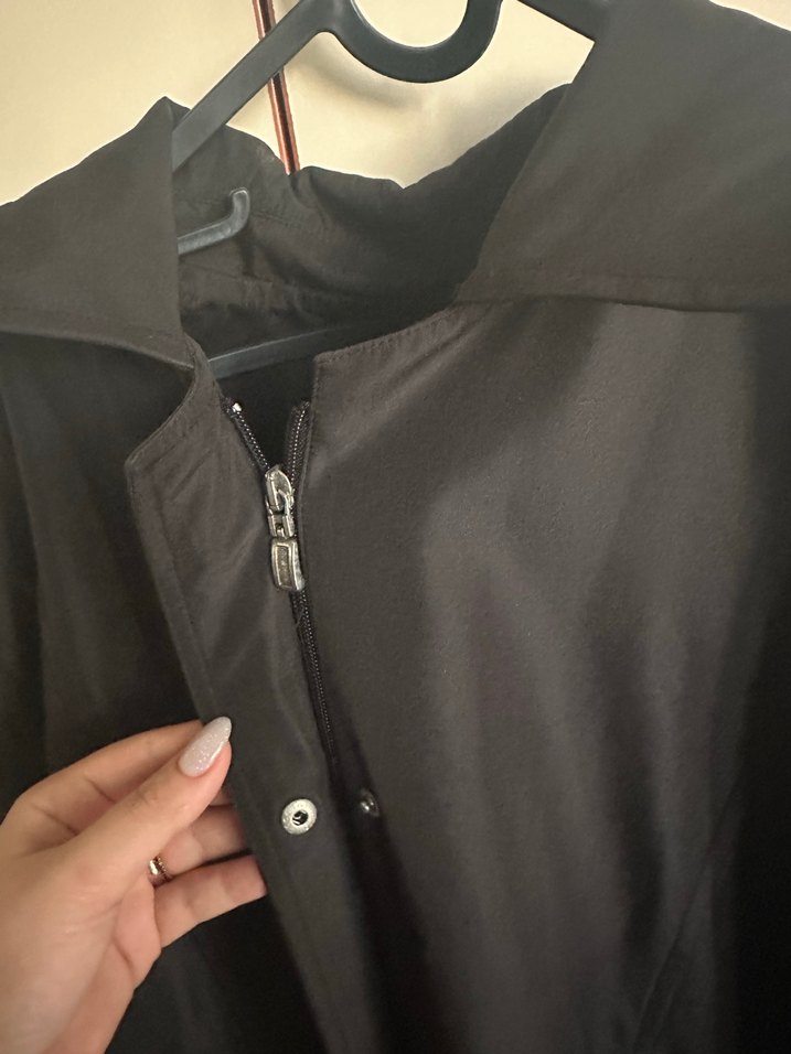 Siyah yağmurluk - Görsel 3