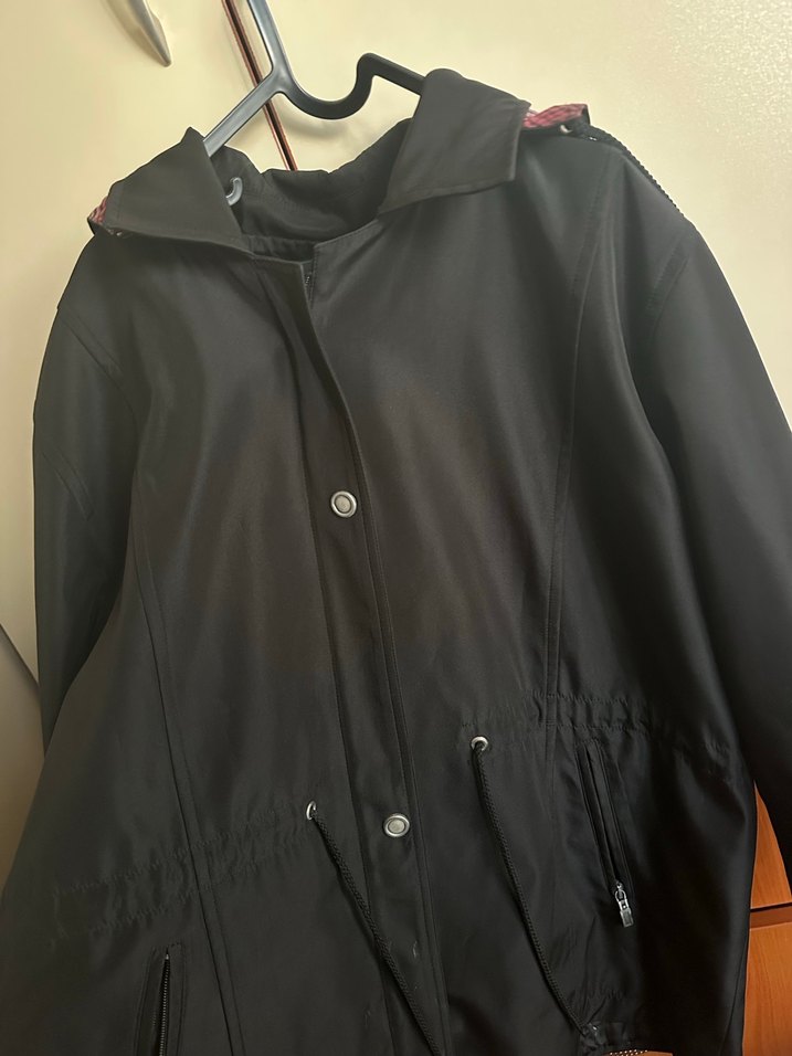 Siyah yağmurluk - Görsel 2