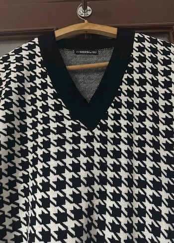 V Yaka Örgü Desenli Kadın Süveter - Görsel 3