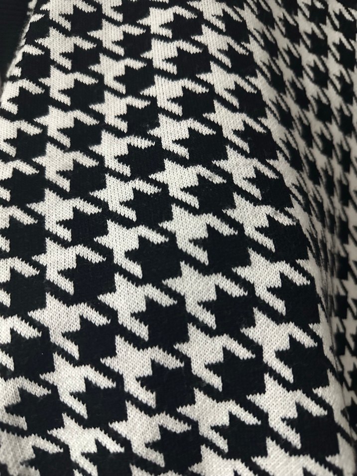 V Yaka Örgü Desenli Kadın Süveter - Görsel 4