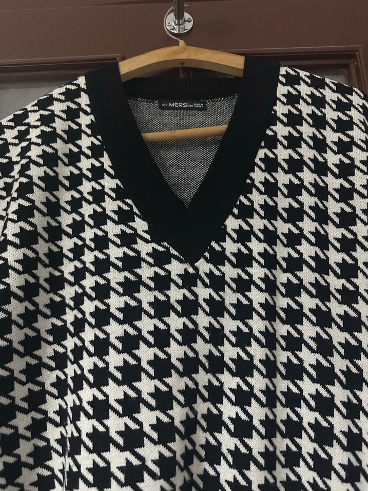 V Yaka Örgü Desenli Kadın Süveter - Görsel 3