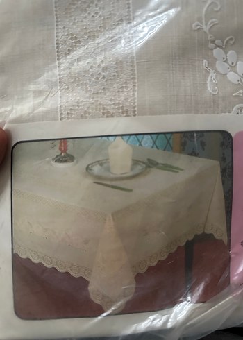 Nakışlı Beyaz Vintage Masa Örtüsü - Görsel 2
