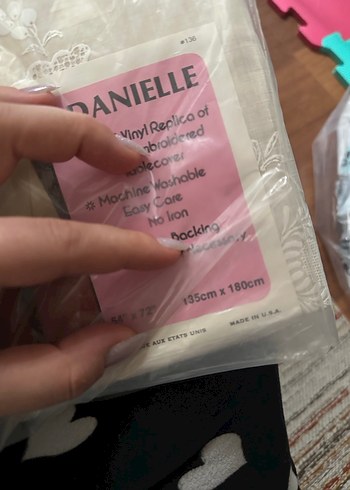 Nakışlı Beyaz Vintage Masa Örtüsü - Görsel 3