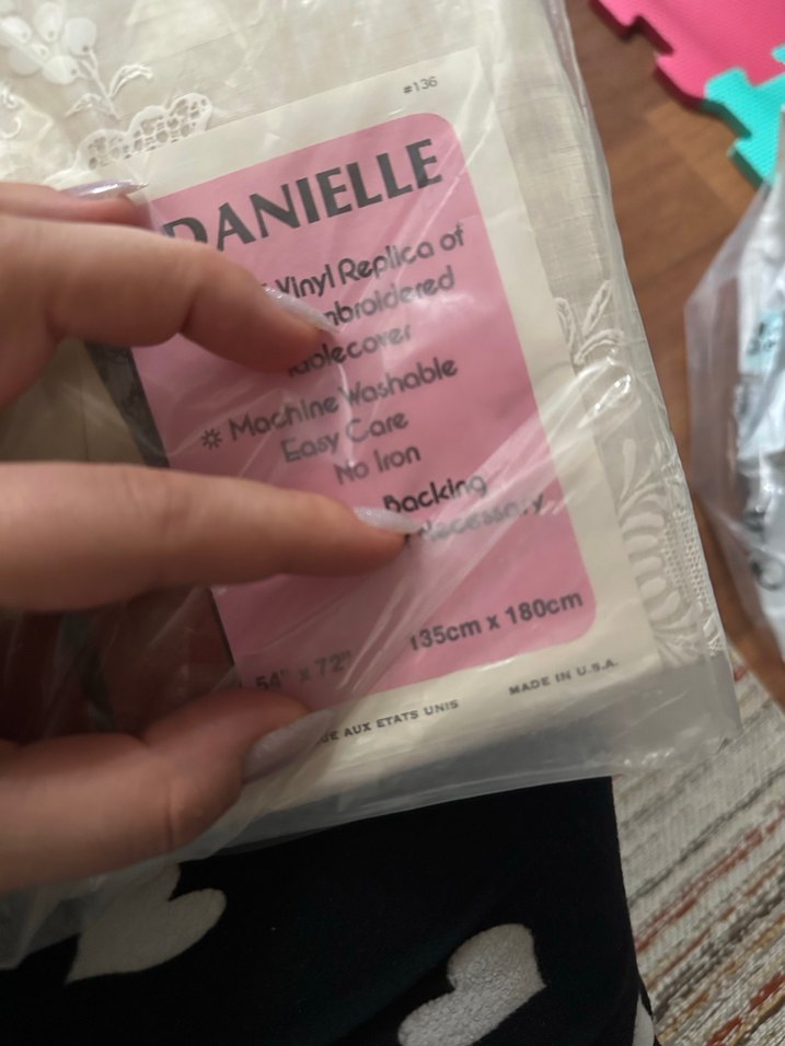 Nakışlı Beyaz Vintage Masa Örtüsü - Görsel 3