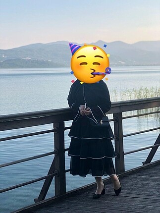 Siyah kat kat elbise