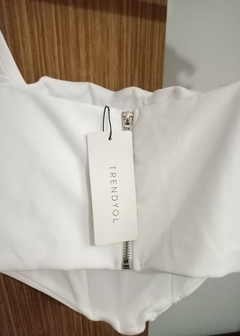 Beyaz Katlı Keten Mini Büstiyer