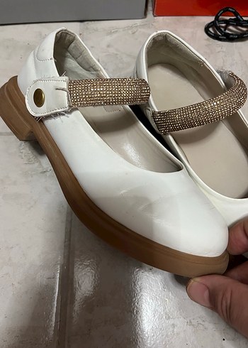 Beyaz Parlak Kemerli Kız Özel Ayakkabı - Görsel 3