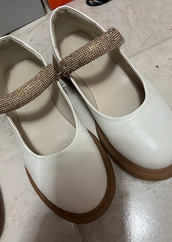 Beyaz Parlak Kemerli Kız Özel Ayakkabı - Görsel 2