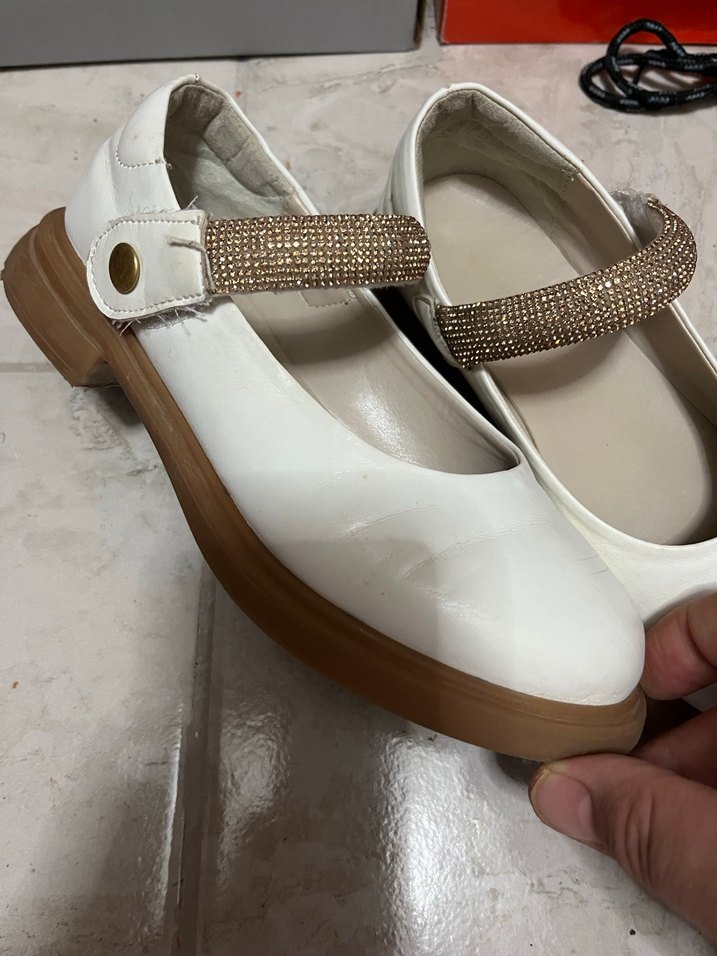Beyaz Parlak Kemerli Kız Özel Ayakkabı - Görsel 3