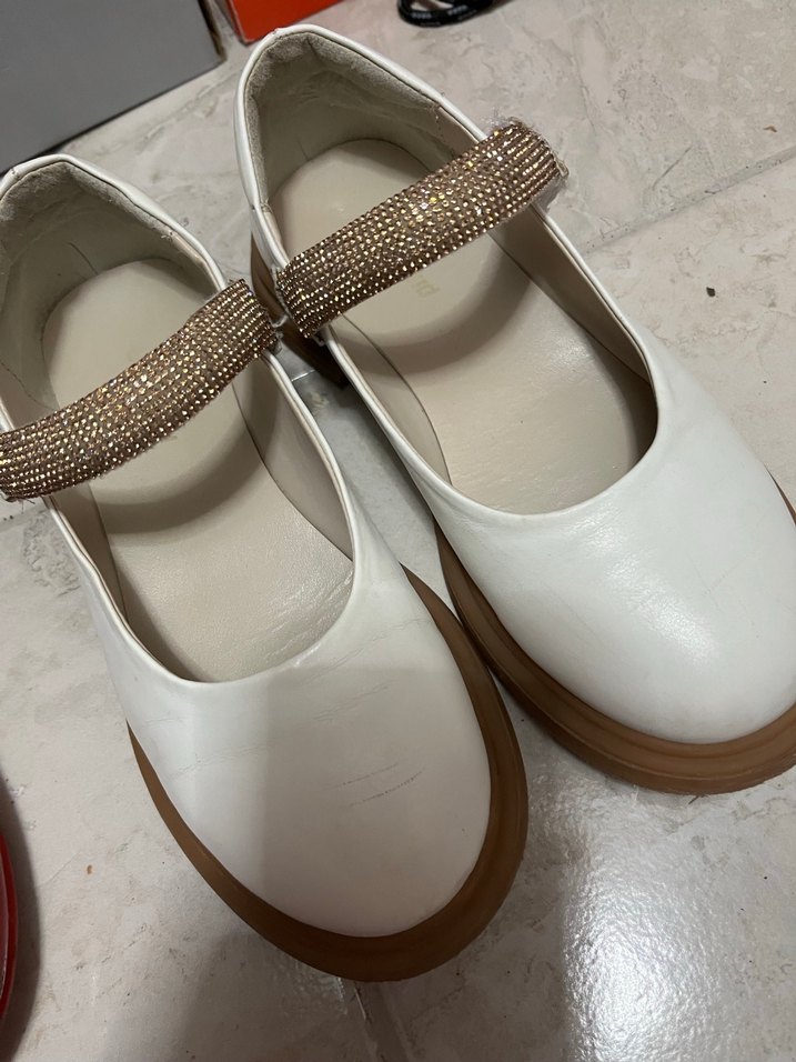 Beyaz Parlak Kemerli Kız Özel Ayakkabı - Görsel 2
