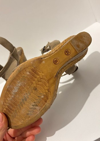 Bej Süet Dolgu Topuklu Kadın Sandalet - Görsel 4