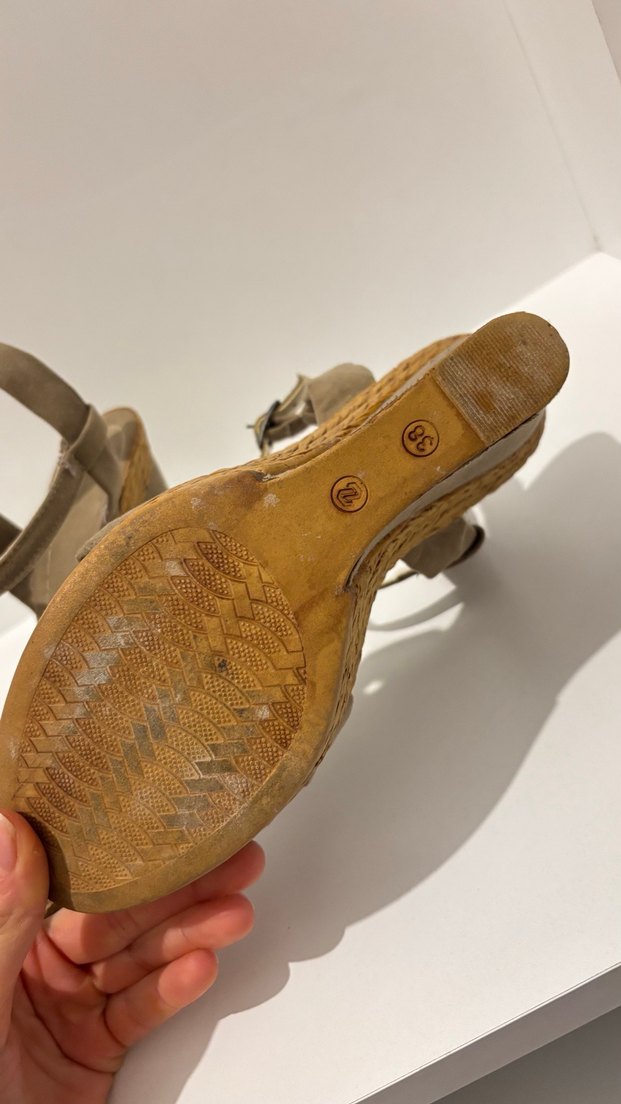 Bej Süet Dolgu Topuklu Kadın Sandalet - Görsel 4