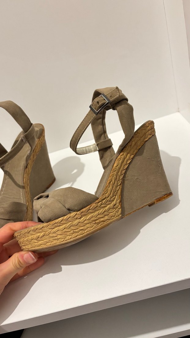 Bej Süet Dolgu Topuklu Kadın Sandalet - Görsel 3