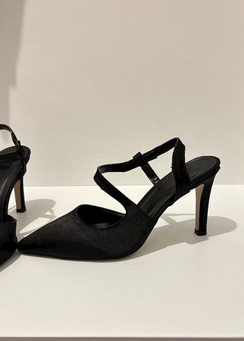 Siyah Tokalı İnce Topuklu Kadın Abiye Ayakkabı - Görsel 2