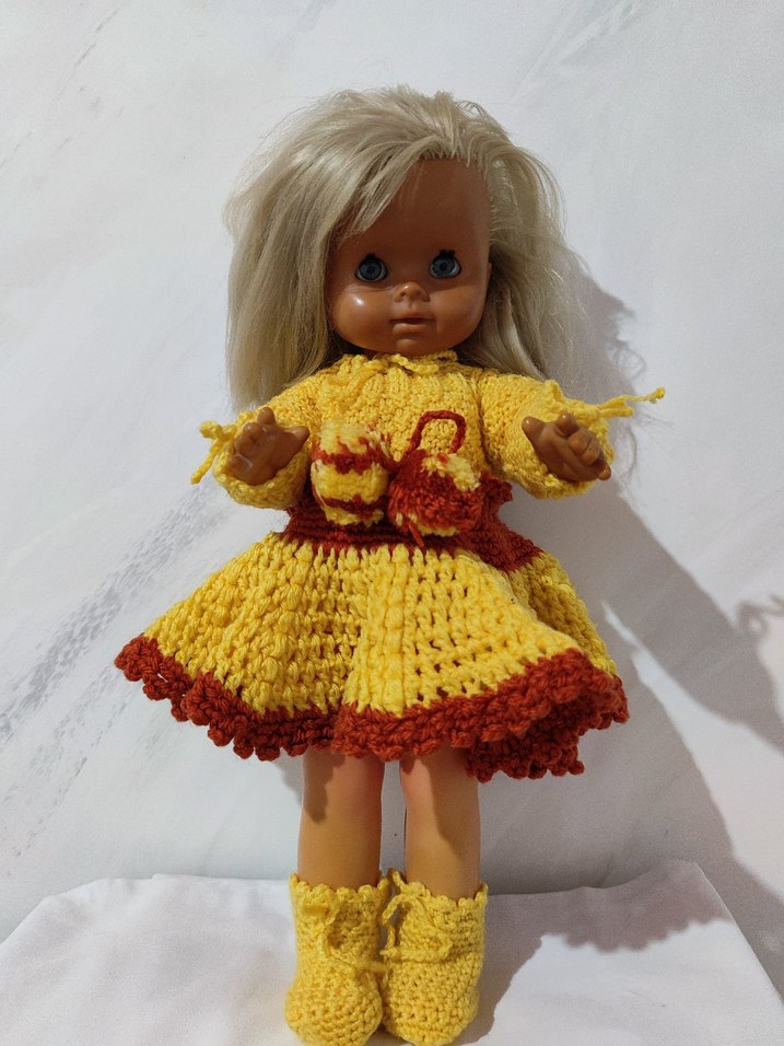 Sarı Örgü Elbiseli Bebek - Görsel 3