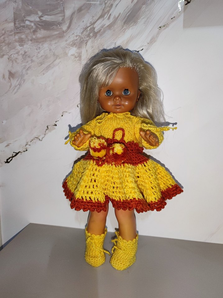 Sarı Örgü Elbiseli Bebek - Görsel 2