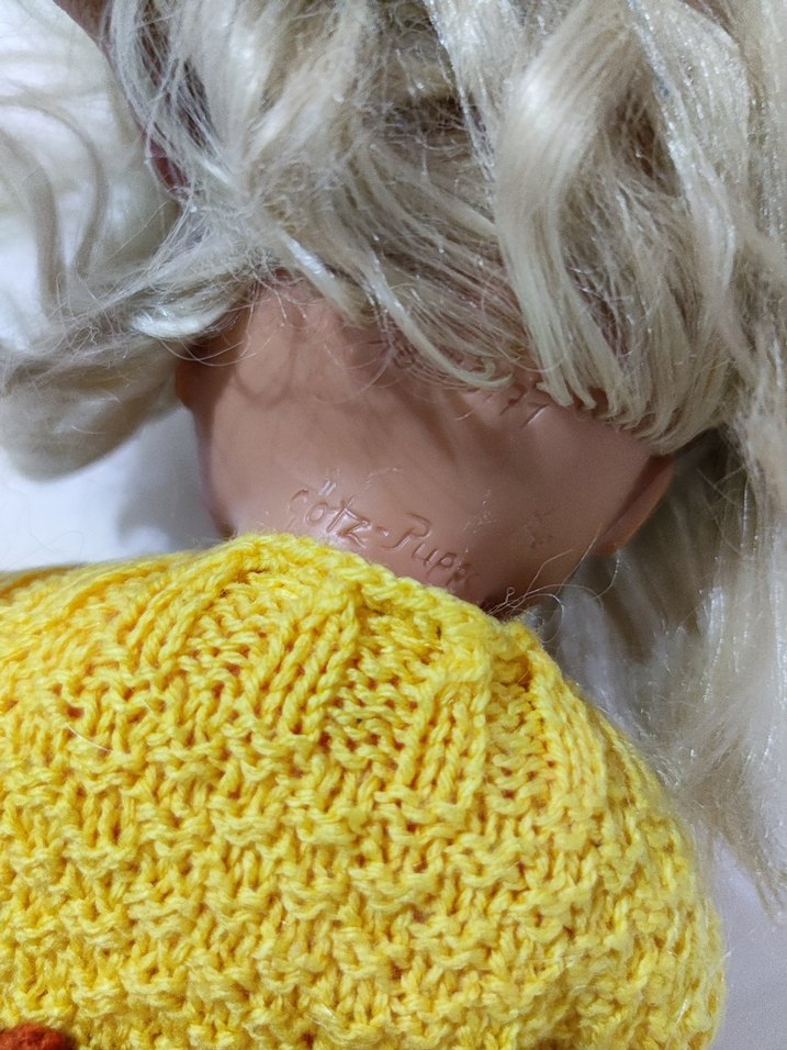 Sarı Örgü Elbiseli Bebek - Görsel 4