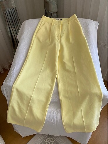 Butter Yellow Wide Leg Dökümlü Kumaş Pantolon