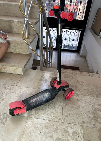 Renkli - pembe Kırmızı Çocuk Scooterı
