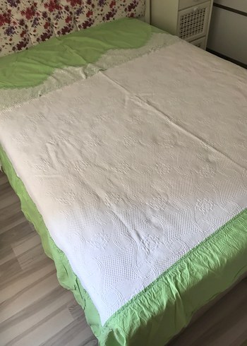 American Vintage Nakışlı Beyaz Yatak Örtüsü