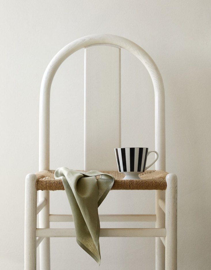 Gri Siyah Çizgili Beyaz Ayaklı Kupa - Görsel 2