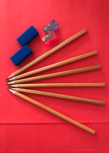 Kırmızı Fonlu Kurşun Kalem Seti ve Kalemtraş - Görsel 2