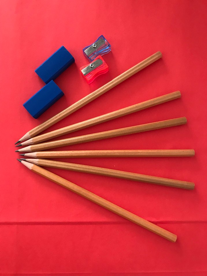 Kırmızı Fonlu Kurşun Kalem Seti ve Kalemtraş - Görsel 2