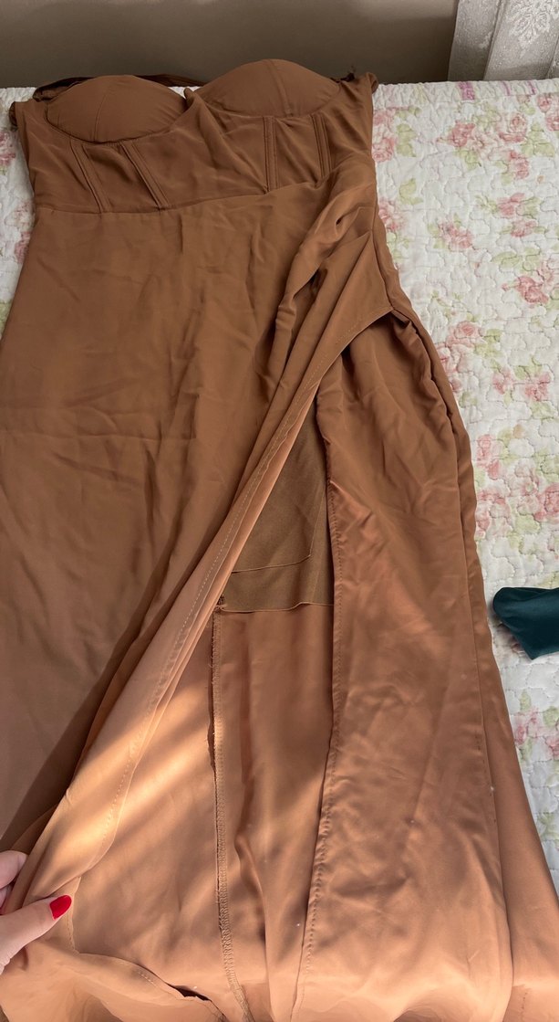 Parlak Kahverengi ince askılı yırtmaçlı  Midi Elbise - Görsel 5