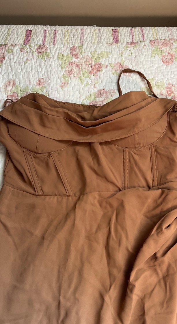 Parlak Kahverengi ince askılı yırtmaçlı  Midi Elbise - Görsel 3