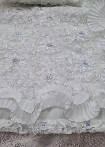 Bebek Beyaz Nakışlı Fırfırlı Yastık ve beşik örtüsü - Görsel 5