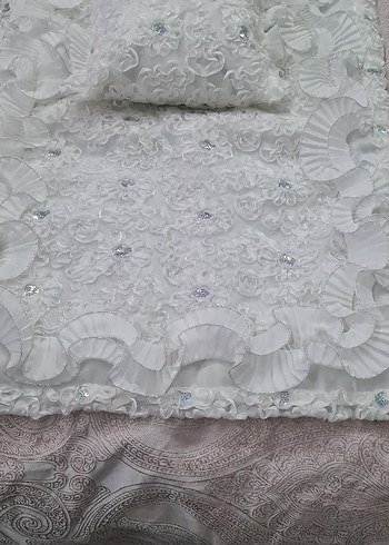 Bebek Beyaz Nakışlı Fırfırlı Yastık ve beşik örtüsü - Görsel 2