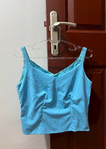 Mavi İşlemeli Drapeli Askılı Crop Bluz