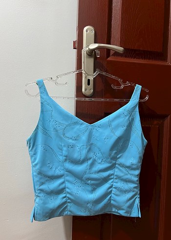 Diğer Mavi İşlemeli Drapeli Askılı Crop Bluz