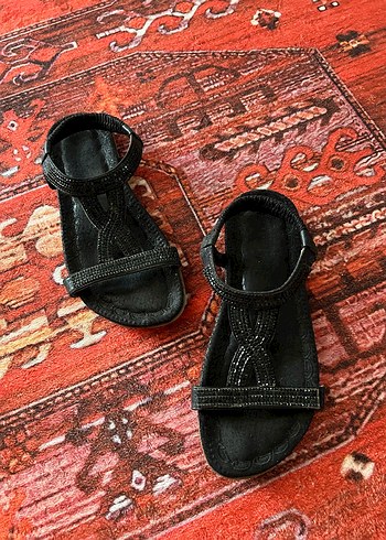 38 Beden Siyah Taş Detaylı Sandalet