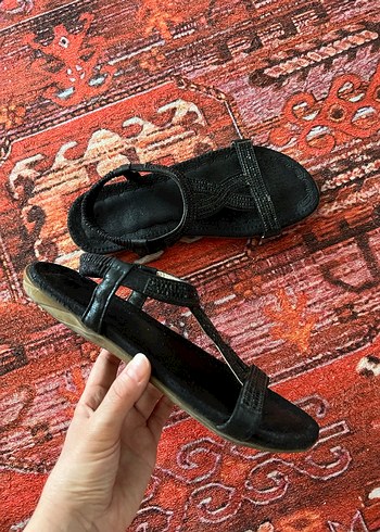Diğer Siyah Taş Detaylı Sandalet