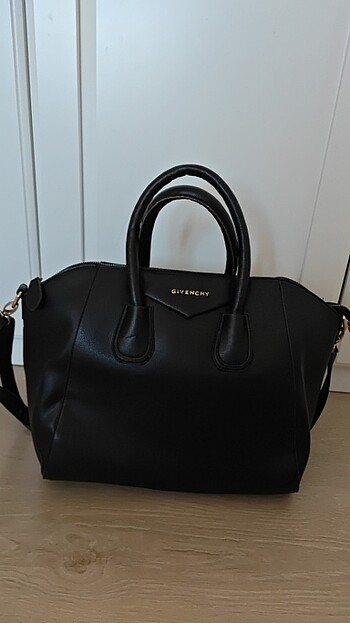 Givency canta 
