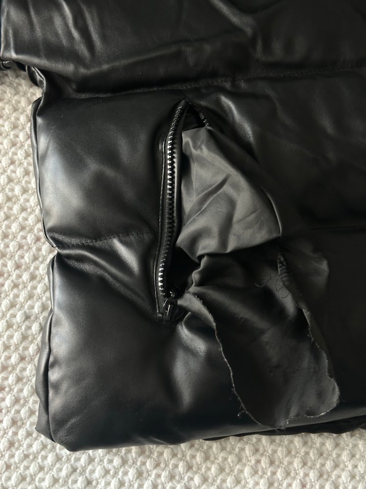 Kadın Siyah Deri Kapüşonlu Şişme Mont - Görsel 2