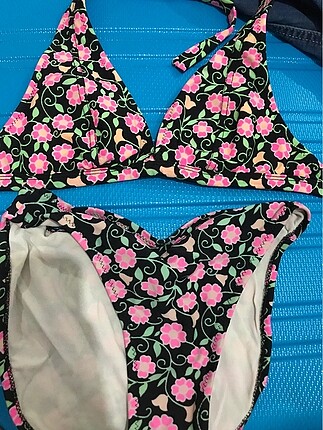 Çiçekli bikini takımı