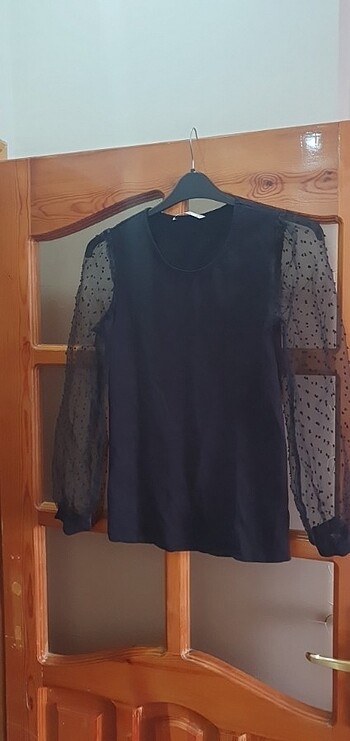 Kolları tüllü bluz