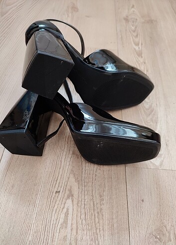 36 Beden siyah Renk Bershka Siyah Topuklu Ayakkabı 