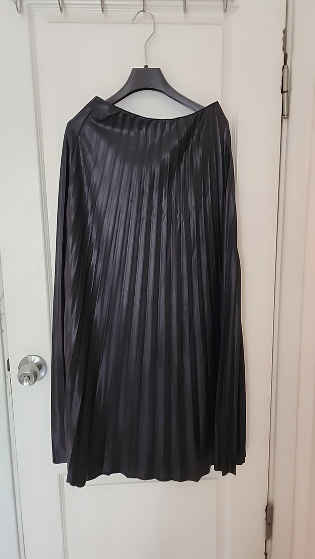 Siyah Piliseli Uzun Kadın Saten Etek - Görsel 2