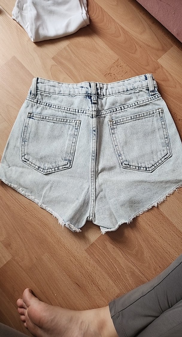 Trendyolmilla papatya Nakışlı Kadın Mini Kot Şort 34 - Görsel 2